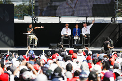 Ross Brawn, Motorsporları Direktörü, Chase Carey, CEO, Formula One