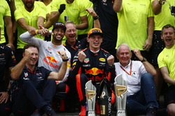 Yarış galibi Max Verstappen, Red Bull Racing ve 3. Daniel Ricciardo, Red Bull Racing, Christian Horn