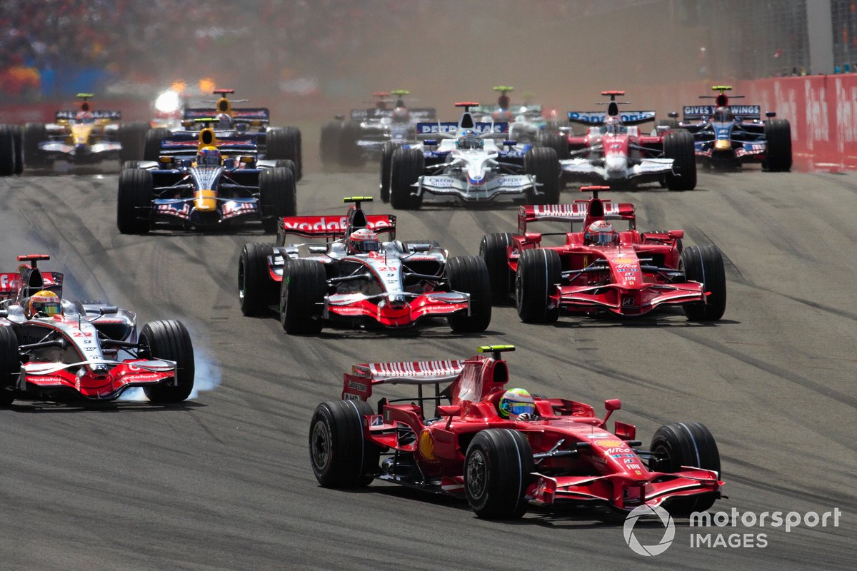 Felipe Massa, Ferrari F2008 devant Lewis Hamilton, McLaren MP4-23 Mercedes, Kimi Räikkönen, Ferrari F2008 et Heikki Kovalainen, McLaren MP4-23 Mercedes