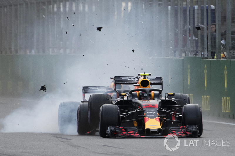 Insiden kecelakaan Max Verstappen, Red Bull Racing RB14, dan Daniel Ricciardo, Red Bull Racing RB14