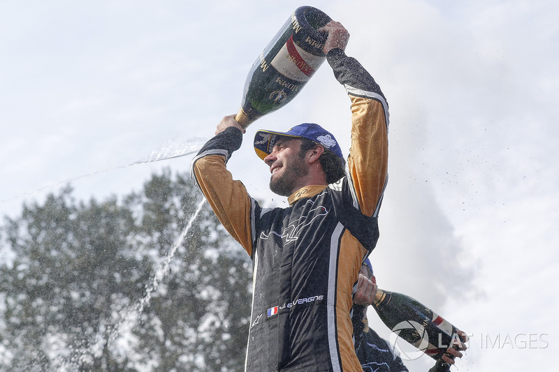 Jean-Eric Vergne, Techeetah, Andre Lotterer, Techeetah enjoy their Mumm Champagne on the podium
