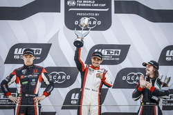 Podio: il vincitore della gara Aurélien Comte, DG Sport Competition Peugeot 308TCR, il secondo classificato Yann Ehrlacher, ALL-INKL.COM Münnich Motorsport Honda Civic Type R TCR, il terzo classificato James Thompson, ALL-INKL.COM Münnich Motorsport Honda Civic Type R TCR