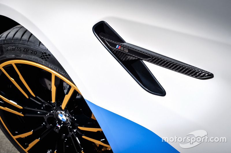 Автомобіль безпеки BMW M5 MotoGP