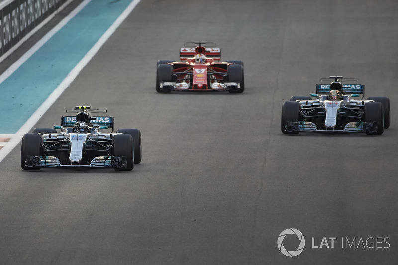 1. Kruipen Mercedes en Ferrari naar elkaar toe?