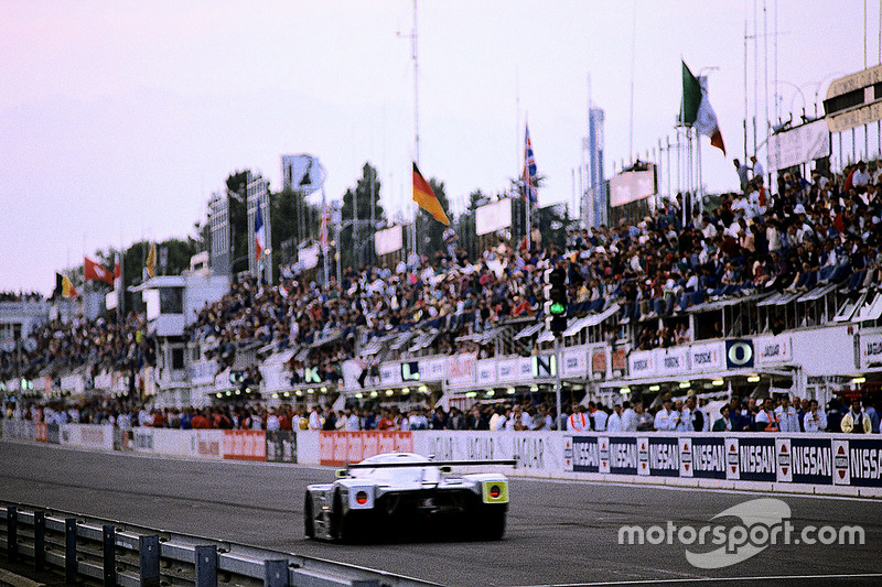 #63 Team Sauber Mercedes, Sauber C9 Mercedes-Benz: Jochen Mass, Manuel Reuter, Stanley Dickens
