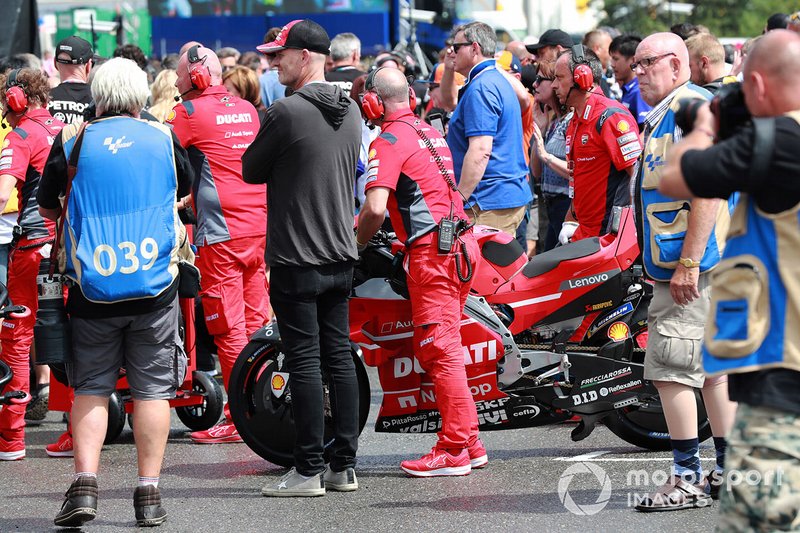 Na de afgebroken start werden alle motoren terug naar de pits gebracht voor de zogenaamde 'Quick Start Procedure'