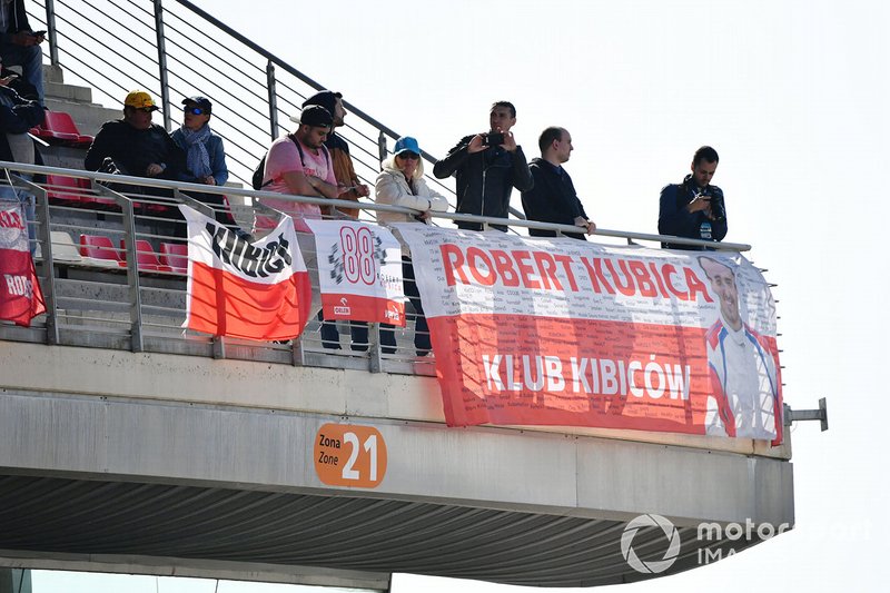 Robert Kubica szurkolói a célegyenesben