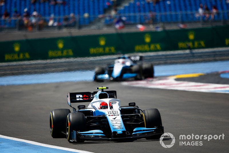 Robert Kubica, Williams FW42, devant George Russell, Williams Racing FW42