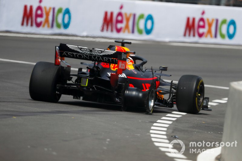 Max Verstappen, Red Bull Racing RB15 with puncture