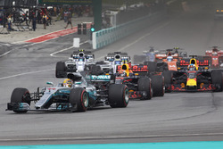 Lewis Hamilton, Mercedes AMG F1 W08, Max Verstappen, Red Bull Racing RB13, Daniel Ricciardo, Red Bul