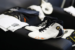 El calzado y el mono de Fernando Alonso, McLaren
