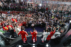 Победитель Себастьян Феттель, Ferrari, второе место – Льюис Хэмилтон, Mercedes AMG F1, третье место