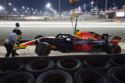 Q1'de kaza yapan Max Verstappen, Red Bull Racing RB14