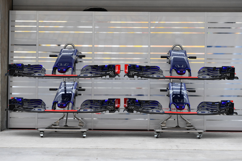 Нос боліда Scuderia Toro Rosso STR13
