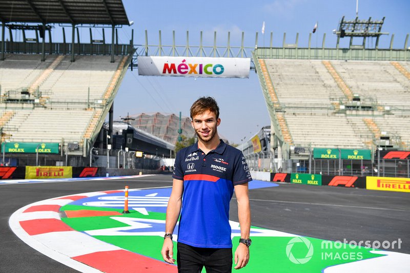 Pierre Gasly, Toro Rosso walks the track
