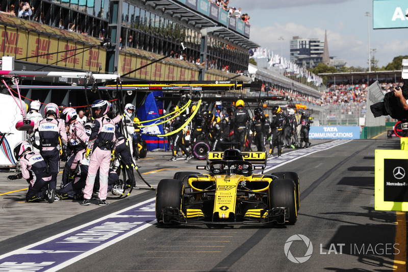 Nico Hulkenberg, Renault Sport F1 Team R.S. 18, effettua un pit stop