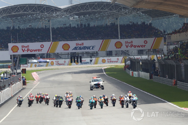 Inicio de la carrera de Moto3