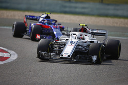 Шарль Леклер, Sauber C37 Ferrari, П'єр Гаслі, Toro Rosso STR13 Honda