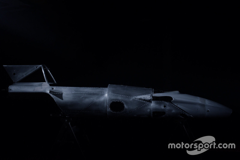 Ferrari 312B на ранній стадії відновлення командою Motortecnica на чолі з Мауро Форг'єрі