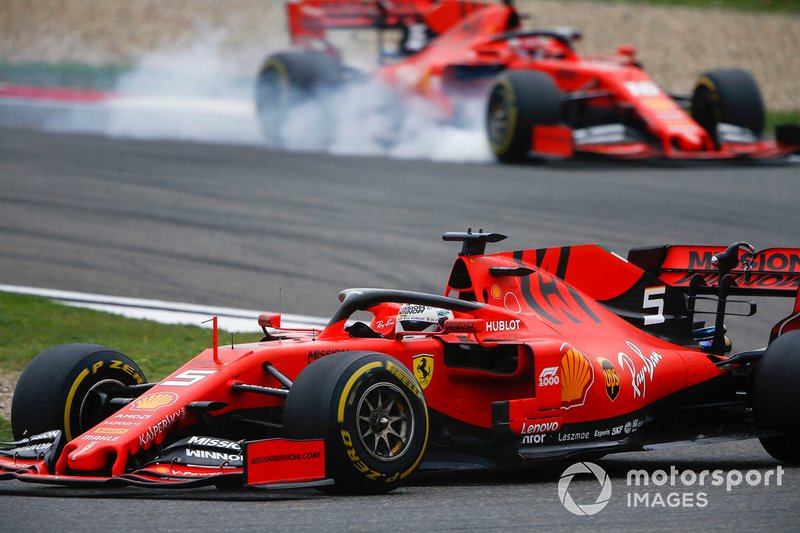 Себастьян Феттель, Ferrari SF90, позаду Шарль Леклер, Ferrari SF90, блокує шини