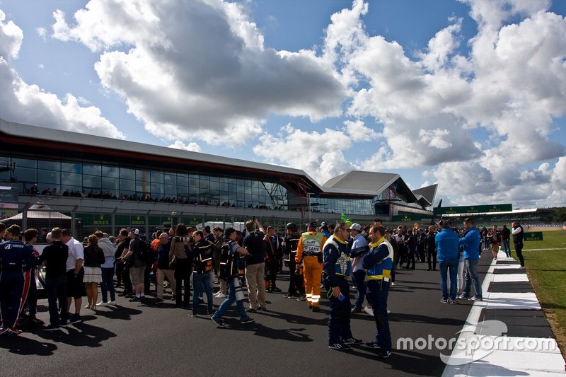 Atmosfer grid di Sirkuit Silverstone