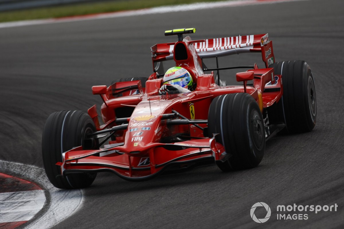 Di atas Ferrari F2008, Felipe Massa, merebut posisi runner-up F1 2008 usai enam kali menang, 10 podium, dan enam pole position dari 18 balapan.