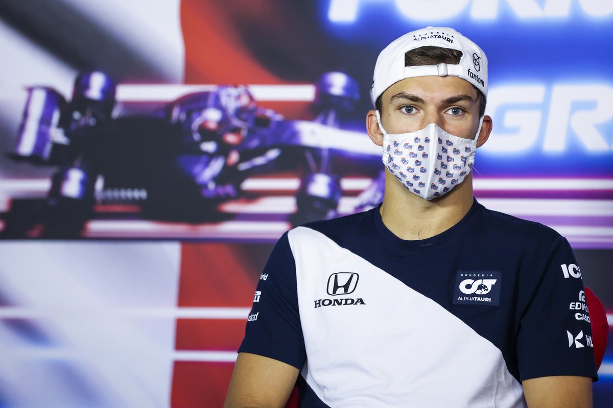 Pierre Gasly, AlphaTauri saat menjawab pertanyaan wartawan pada sesi konferensi pers jelang GP Prancis