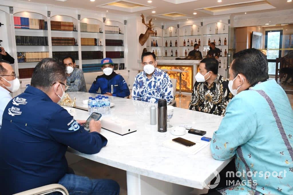 Galang Hendra dan perwakilan Yamaha Indonesia saat menemui Ketua Umum IMI Pusat, Bambang Soesatyo, di kantornya di Menteng, Jakarta pekan ini