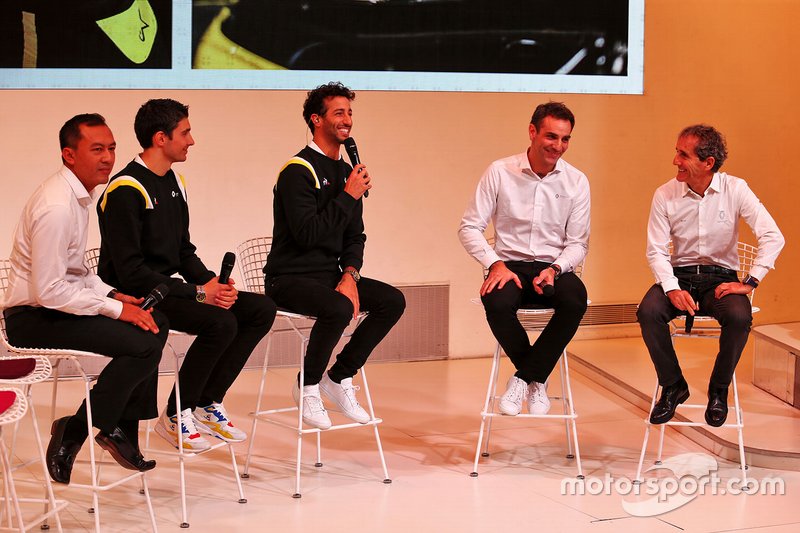 Mia Sharizman, directeur de la Renault Sport Academy, Esteban Ocon, Renault F1 Team; Daniel Ricciardo, Renault F1 Team; Cyril Abiteboul, directeur général de Renault Sport F1, Alain Prost, directeur non-exécutif Renault F1 Team