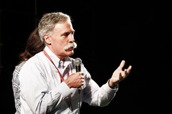 Chase Carey, CEO, Formula One, F1 Fanzone sahnesinde