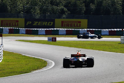 Max Verstappen, Red Bull Racing RB13, chases Lewis Hamilton, Mercedes AMG F1 W08