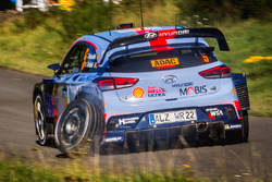 Тьєррі Ньовілль, Ніколя Жільсуль Hyundai i20 WRC, Hyundai Motorsport зі зламаним колесом