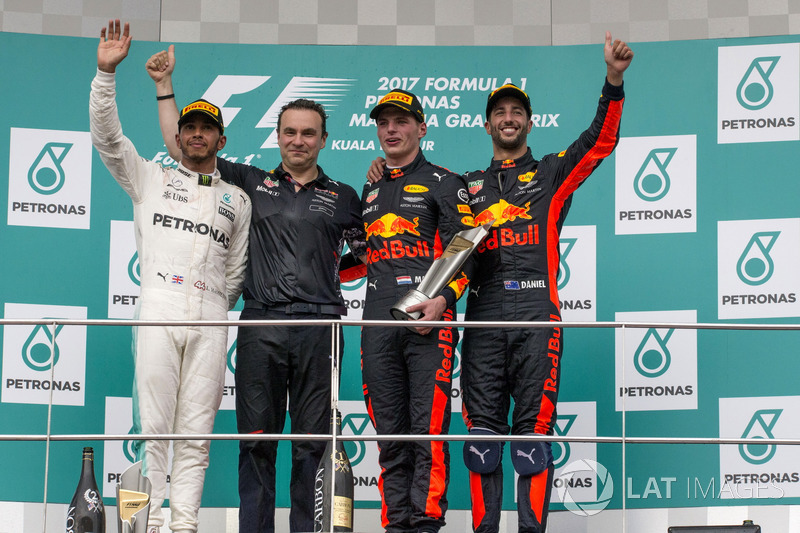 Podyum: 2. Lewis Hamilton, Mercedes AMG F1, Dan Fallows, Red Bull Racing Aerodinami Şefi, yarış gali