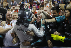 Wereldkampioen Nico Rosberg, Mercedes AMG F1 in Parc Fermé