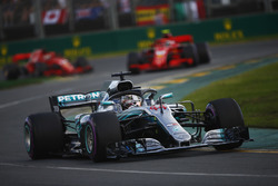 Lewis Hamilton, Mercedes AMG F1 W09, Kimi Raikkonen, Ferrari SF71H, Sebastian Vettel, Ferrari SF71H