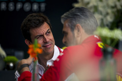 Керівник Mercedes AMG F1 Тото Вольфф, керівник Ferrari Мауріціо Аррівабене