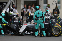 Льюіс Хемілтон, Mercedes AMG F1 W07 Hybrid на піт-стопі