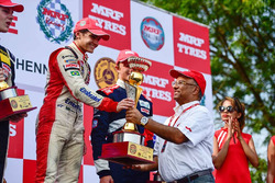 Podium: winnaar Pietro Fittipaldi, tweede Harrison Newey, derde Nikita Troitskiy