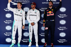 Поул - Льюїс Хемілтон, Mercedes AMG F1 W07, 2й - Ніко Росберг, Mercedes AMG F1 W07, та 3-й Даніель Р