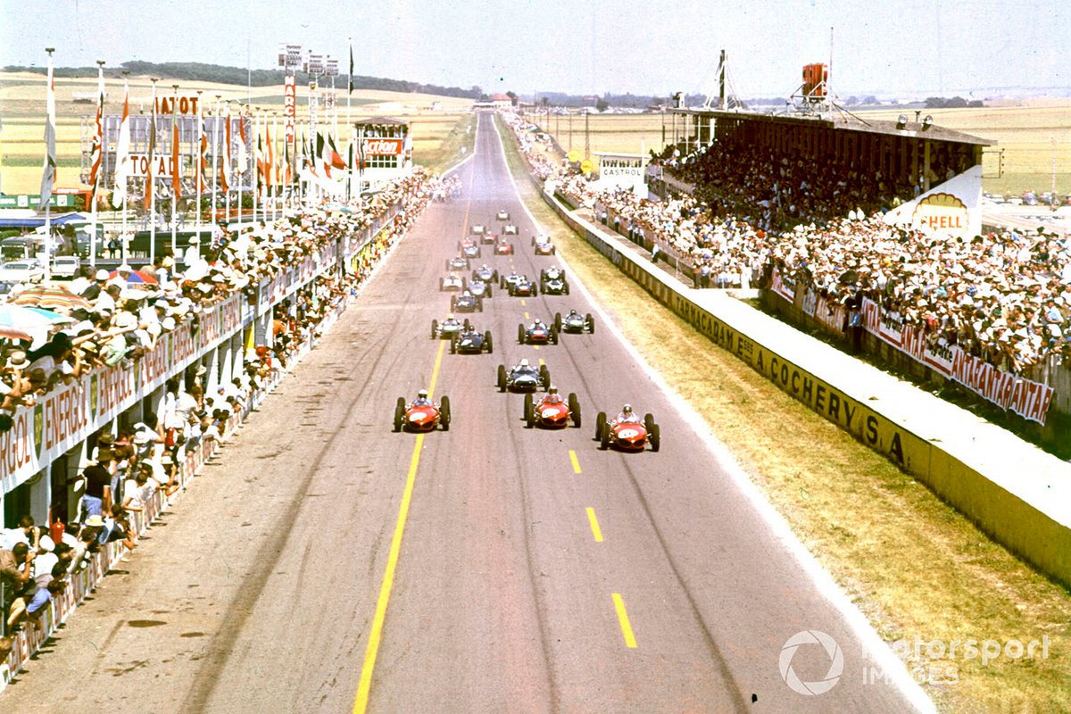 Phil Hill, Wolfgang Von Trips y Richie Ginther lideran el arranque.