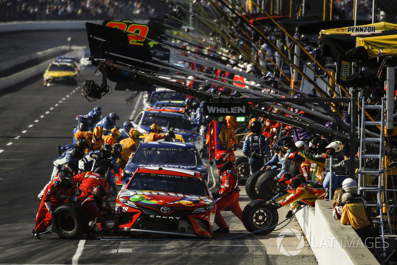 3. Parada en boxes de Kyle Busch, Joe Gibbs Racing Toyota