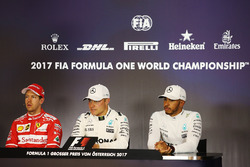 Polesitter Valtteri Bottas, Mercedes AMG F1, Sebastian Vettel, Ferrari, Lewis Hamilton, Mercedes AMG