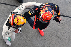 Race winner Lewis Hamilton, Mercedes AMG F1 celebrates in parc ferme with Max Verstappen, Red Bull R