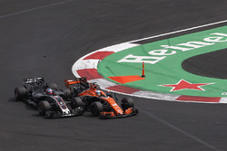 Fernando Alonso, McLaren MCL32 and Romain Grosjean, Haas F1 Team VF-17 battle