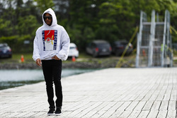 Lewis Hamilton, Mercedes AMG F1, arriva al circuito
