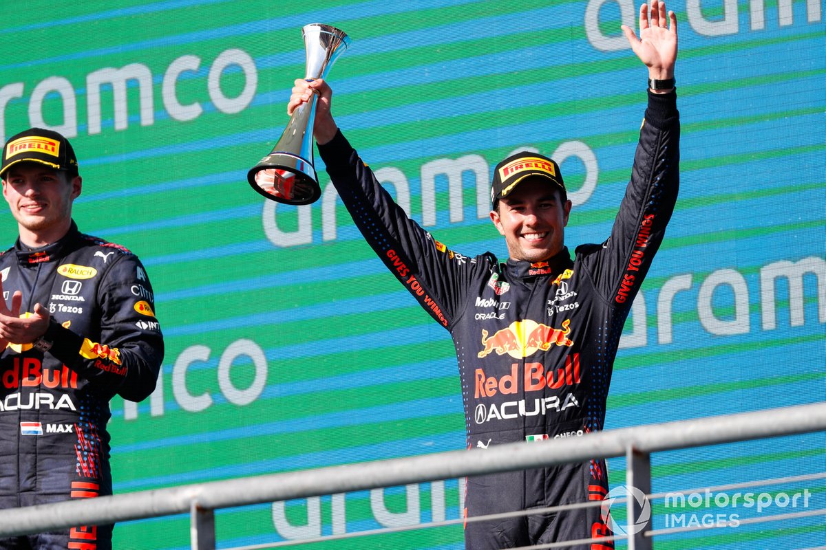 Max Verstappen, Red Bull Racing, primo classificato, e Sergio Perez, Red Bull Racing, terzo classificato