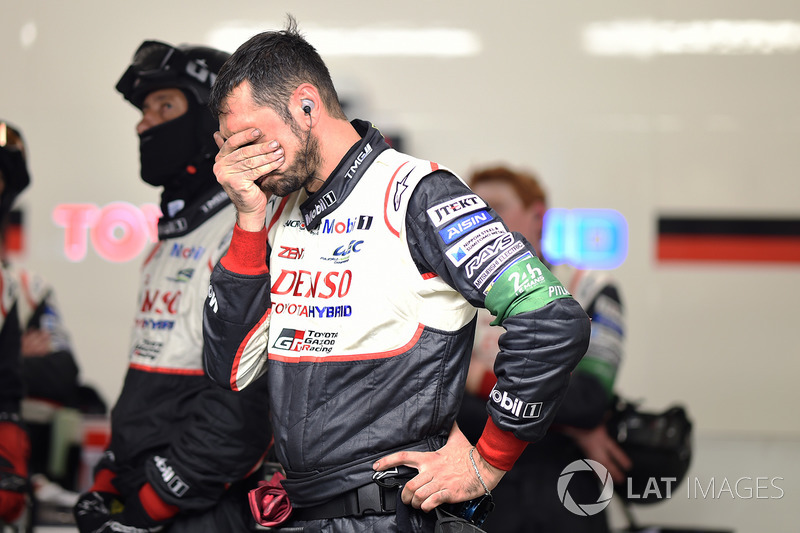 Sahte hakem Toyota'nın Le Mans 24 Saat galibiyetini engelledi. Zafer yine Porsche'nin oldu