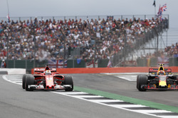 Max Verstappen, Red Bull Racing RB13, Sebastian Vettel, Ferrari SF70H