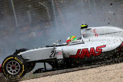 Esteban Gutierrez, Haas F1 Team VF-16 crash