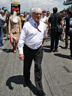 Bernie Ecclestone, in der Startaufstelllung